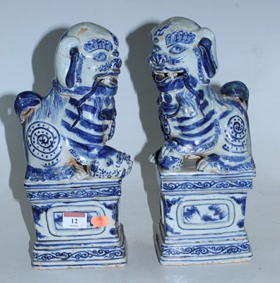 Lot 15 - A pair of reproduction blue & white glazed...