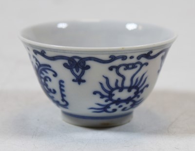 Lot 432 - A small Chinese porcelain blue and white tea...