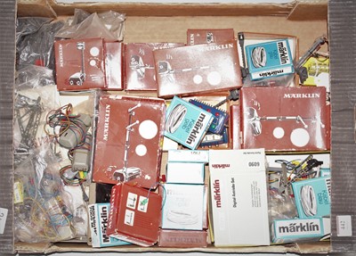 Lot 442 - A large box containing a quantity of various...