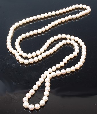 Lot 2626 - An opera length row of 131 approx 5.9 to 6.2mm...