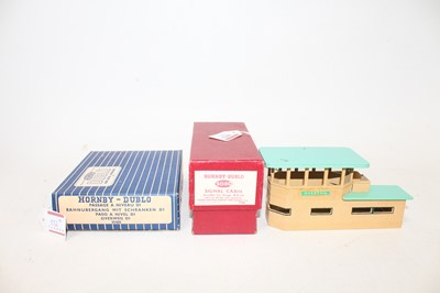 Lot 552 - Two uncommon Hornby-Dublo items: 3460 plastic...