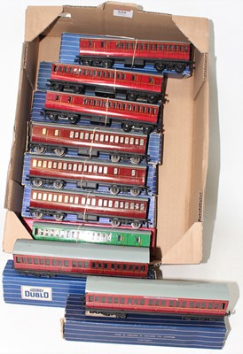 Lot 559 - Nine Hornby-Dublo tinplate suburban coaches:...