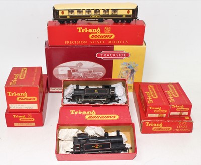 Lot 564 - Collection of Triang items: R52 0-6-0 tank...