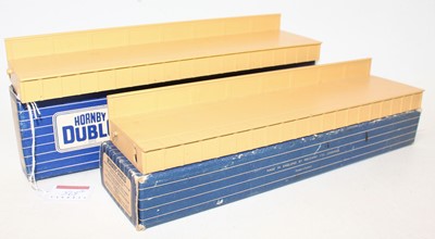Lot 569 - Two Hornby Dublo D1 platform extensions with...