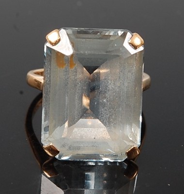 Lot 2577 - A 9ct yellow gold synthetic spinel dress ring,...