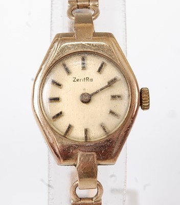 Lot 2581 - A 9ct yellow gold lady's quartz ZentRa dress...