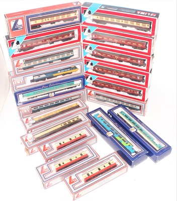 Lot 456 - 19 various boxed Lima 00 gauge coaches and...