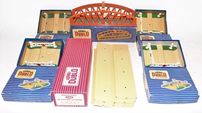 Lot 328 - Tray of Hornby Dublo accessories, to include...