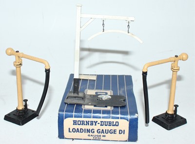Lot 330 - Three Hornby Dublo D1 Accessories, to include...