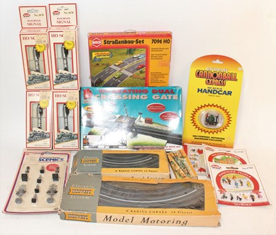 Lot 519 - One box containing a quantity of various H0...