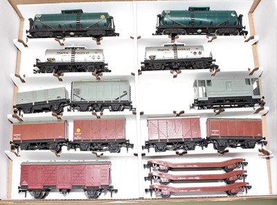 Lot 344 - 15 Hornby Dublo plastic wheeled goods wagons...