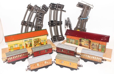 Lot 250 - Tray of Hornby items to include C/W Track,...