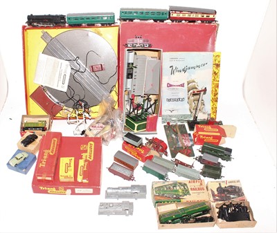 Lot 397 - Large tray of assorted Triang items, R45...