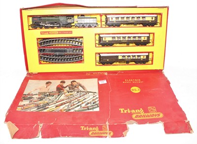 Lot 396 - Triang RS3 Train Set, comprising Britannia...