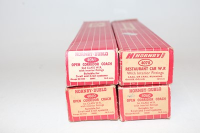Lot 337 - 4 Hornby Dublo BR(W) coaches, 2x 4060 1st Open...