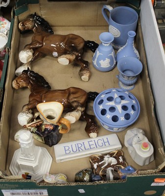Lot 72 - A box of miscellaneous items, to include a...