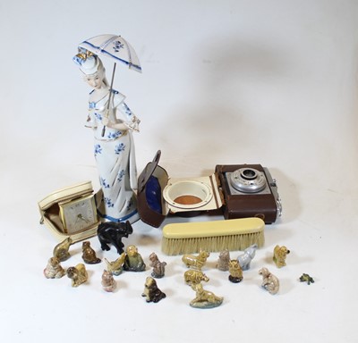 Lot 236 - A small collection of miscellaneous items, to...