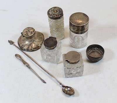 Lot 341 - A collection of miscellaneous items, to...