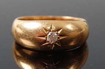 Lot 2610 - An 18ct yellow gold diamond single stone ring,...