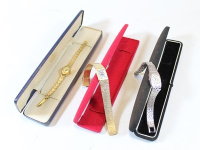 Lot 351 - A lady's Croft gold plated cased wristwatch,...