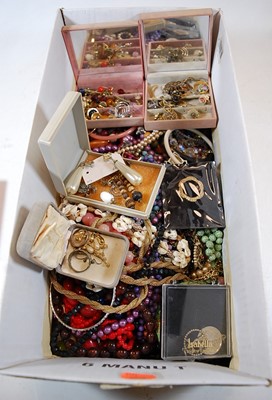 Lot 410 - A large collection of miscellaneous costume...