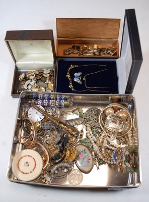 Lot 414 - A collection of miscellaneous items, to...