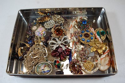 Lot 416 - A small collection of mainly modern costume...