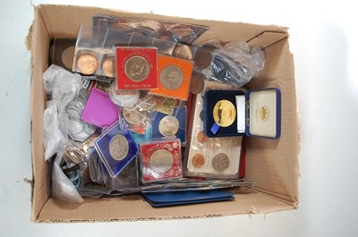 Lot 438 - A collection of miscellaneous coins to include...