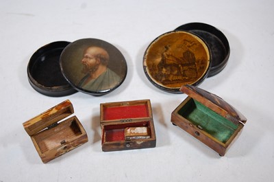 Lot 439 - A 19th century papier mache snuff box, the...