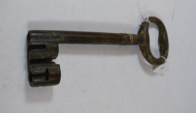Lot 442 - A large 19th century iron key, 27cm