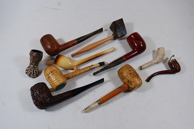 Lot 445 - A collection of assorted smoking pipes, to...