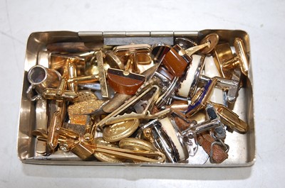 Lot 448 - A collection of miscellaneous items, to...