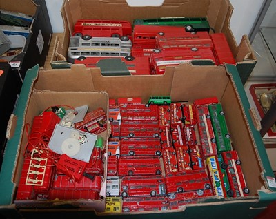Lot 472 - A box of miscellaneous loose and playworn...