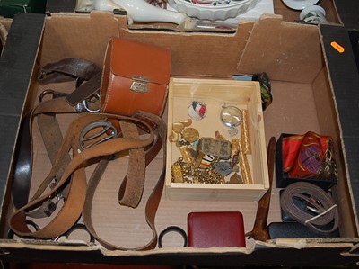 Lot 477 - A collection of miscellaneous items, to...