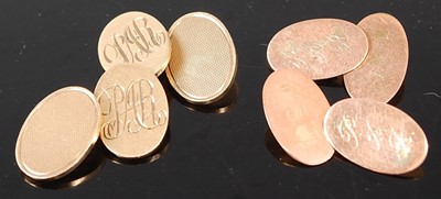 Lot 387 - A pair of gent's 9ct gold cufflinks, being...
