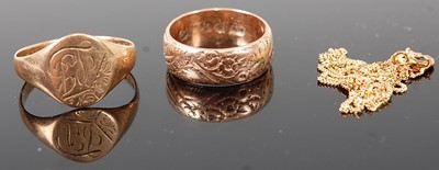 Lot 395 - A gent's 9ct gold signet ring, size W;...