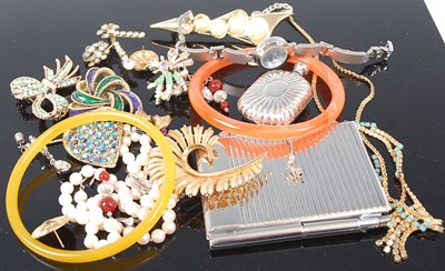 Lot 453 - A small quantity of costume jewellery, to...