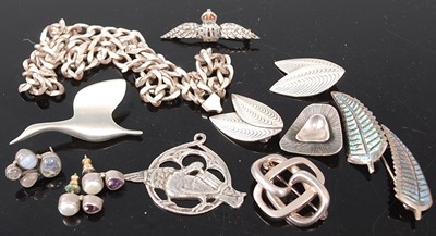 Lot 455 - Assorted silver and white metal costume...
