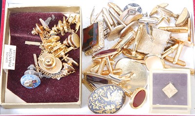 Lot 460 - Three jewellery boxes and contents of assorted...