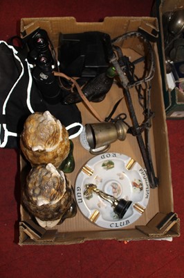 Lot 492 - A box of miscellaneous items to include a pair...