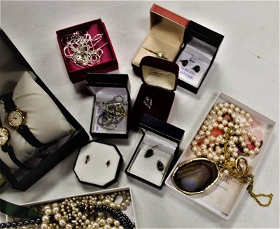 Lot 497 - A collection of modern costume jewellery to...