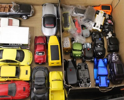 Lot 499 - A box of loose and playworn diecast and other...
