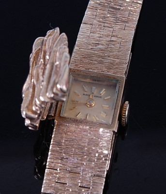 Lot 2662 - A 9ct yellow gold lady's Bueche Girod manual...