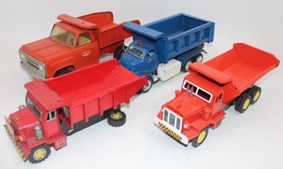 Lot 1901 - 4 various loose tinplate Japanese and Tonka...
