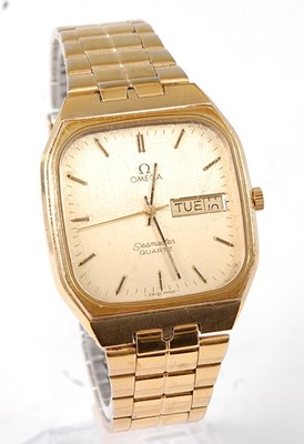 Lot 2652 - A gent's gold plated Omega Seamaster quartz...