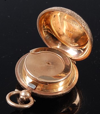 Lot 2056 - A George V 9 carat gold sovereign case, having...