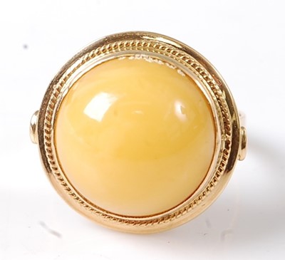 Lot 2736 - A yellow metal amber dress ring, featuring a...