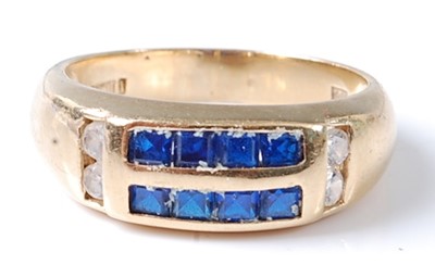 Lot 2791 - A yellow metal synthetic sapphire dress ring,...