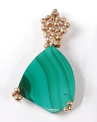 Lot 2806 - A contemporary 9ct gold and malachite abstract...