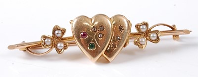 Lot 2810 - A 15ct gold double heart mourning bar brooch,...